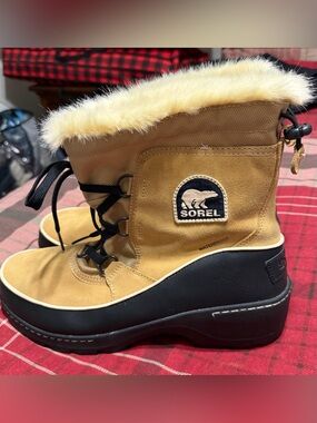Sorel Women's Tan and Black Waterproof Winter Lace-Up Boots with Faux Fur